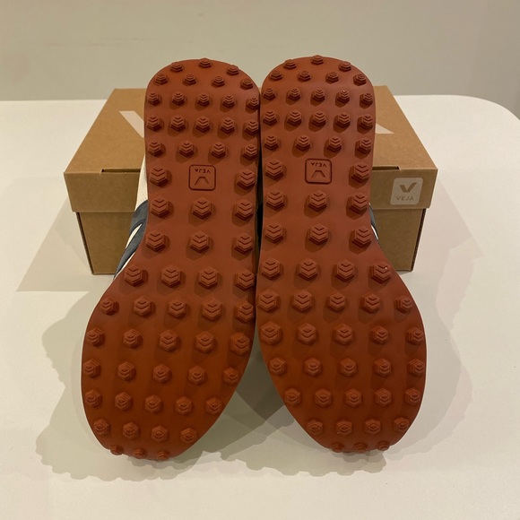 Veja Rio Branco Alveomesh Sneaker in Gravel/Nautico sz 38EU/7US New in Box - Picture 6 of 7